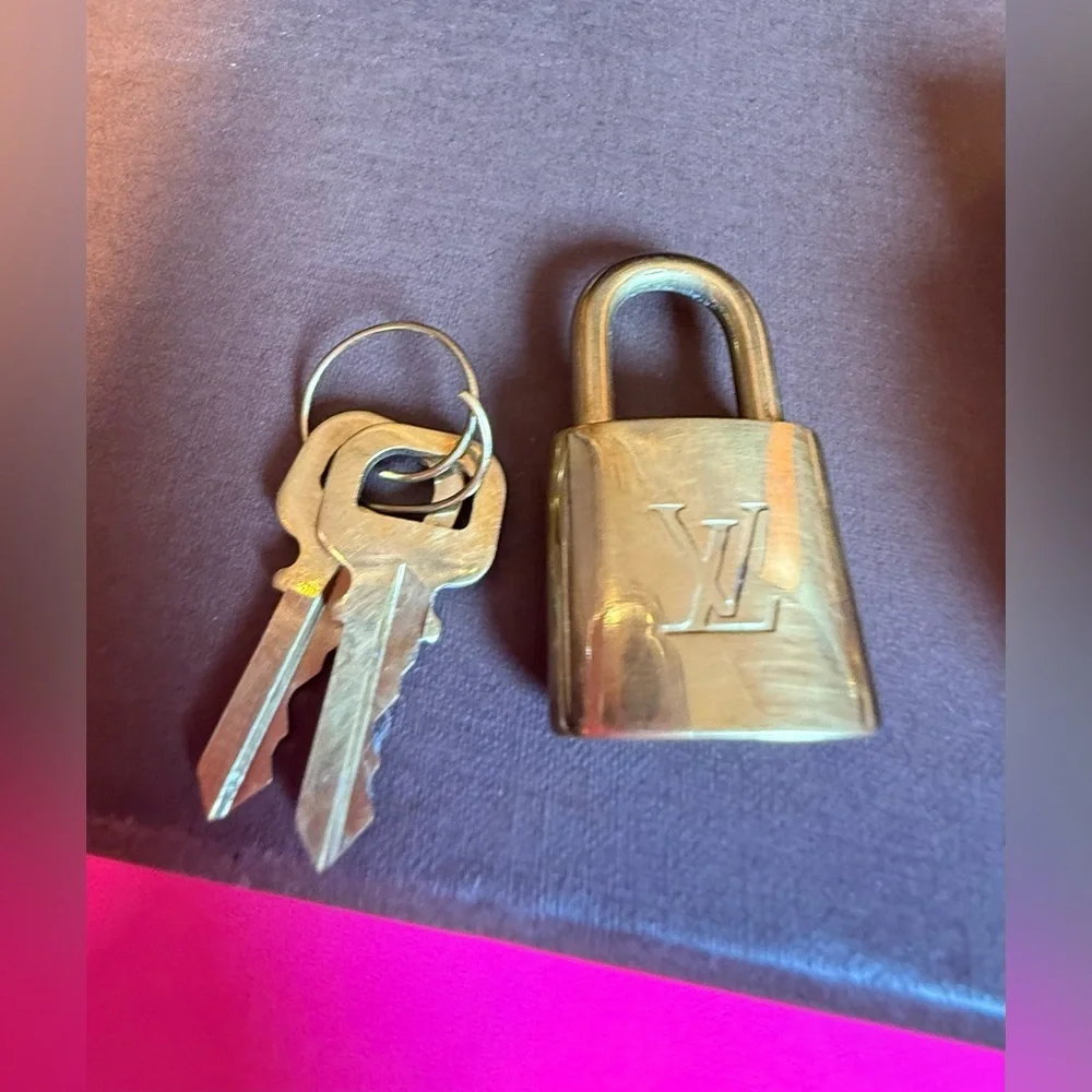 Louis Vuitton Brass Padlock‎ with Keys - Picture 4 of 15